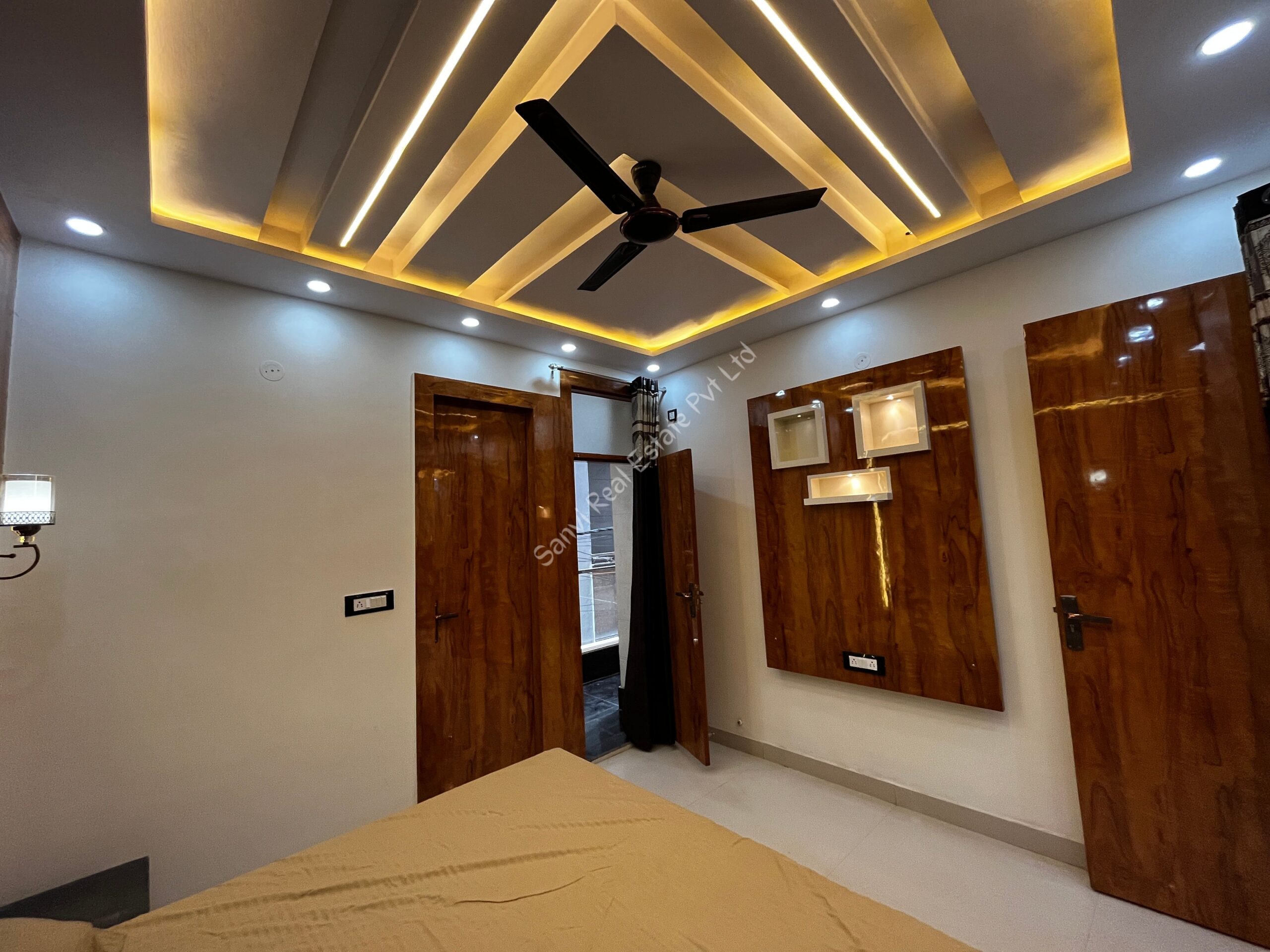 Luxurious 3 BHK Property in Delhi, Dwarka Mor | Sanvi Real Estate