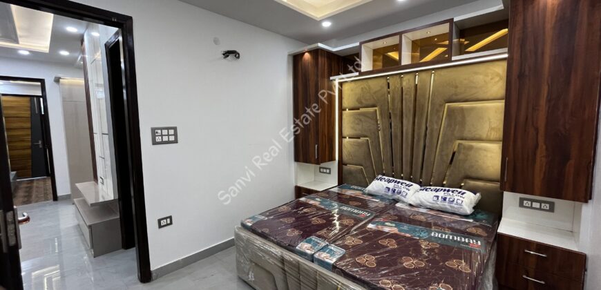 Luxurious 3 BHK Flat in Dwarka Mor, Delhi | Property in Delhi