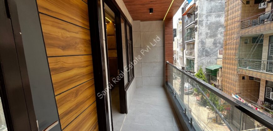 Luxurious 3 BHK Flat in Dwarka Mor, Delhi | Property in Delhi