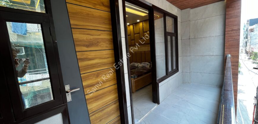 Luxurious 3 BHK Flat in Dwarka Mor, Delhi | Property in Delhi