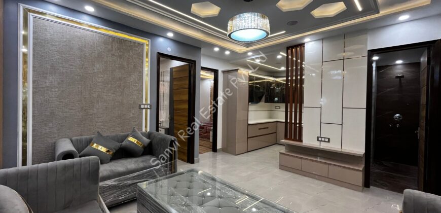 Luxurious 3 BHK Flat in Dwarka Mor, Delhi | Property in Delhi