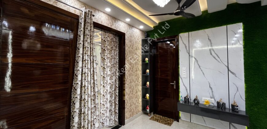 2 BHK L-Type Corner Flat in Uttam Nagar | Sanvi Real Estate