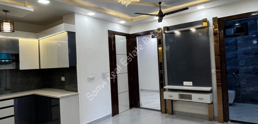 3 BHK Spacious Flat in Dwarka Mor | Sanvi Real Estate