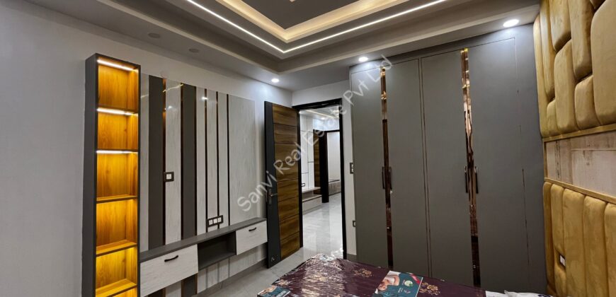 Luxurious 3 BHK Flat in Dwarka Mor, Delhi | Property in Delhi