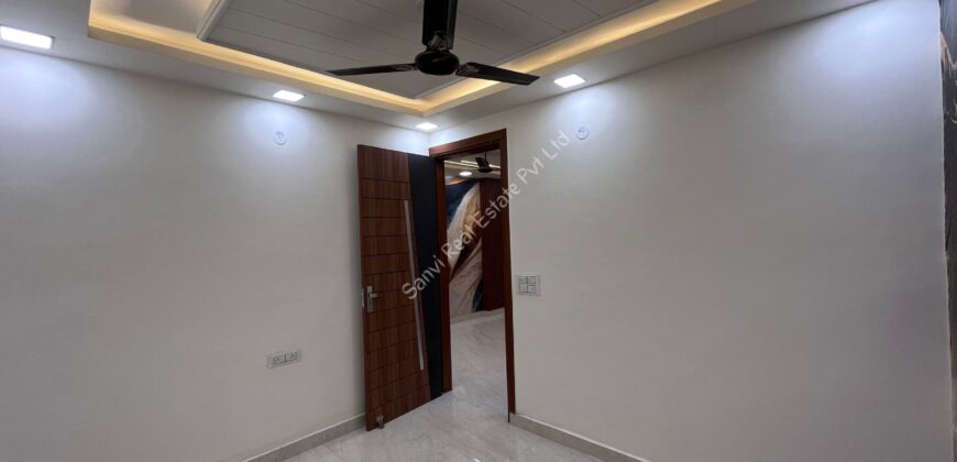 3 BHK Luxurious Property in Dwarka Mor | Ventilated Flat in Dwarka Mor