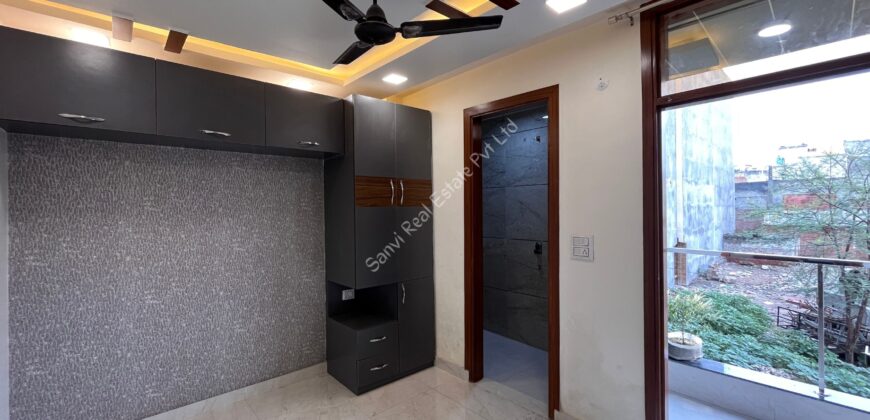 3 BHK Luxurious Property in Dwarka Mor | Ventilated Flat in Dwarka Mor