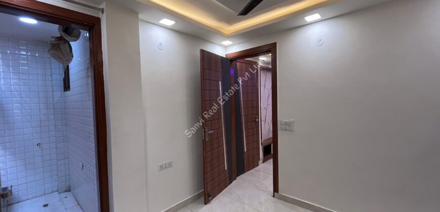 3 BHK Luxurious Property in Dwarka Mor | Ventilated Flat in Dwarka Mor