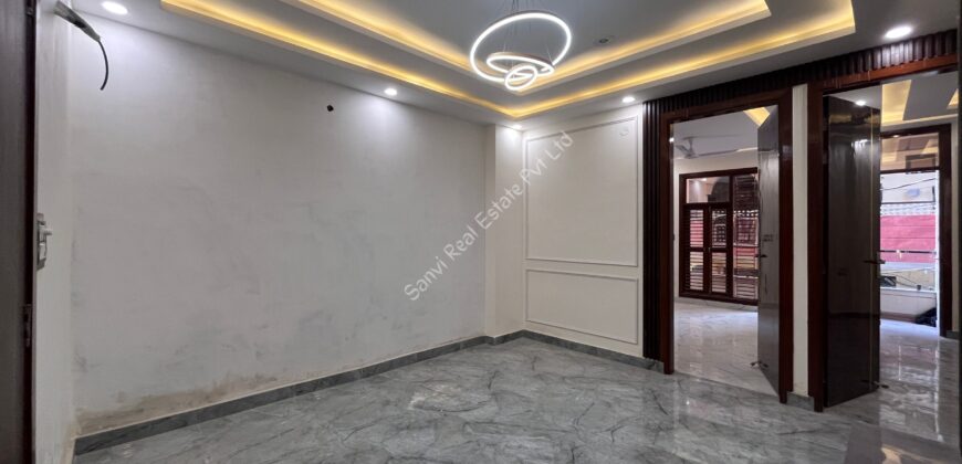 3 BHK Builder Flat in Uttam Nagar | Semi Furnished Flat in Uttam Nagar