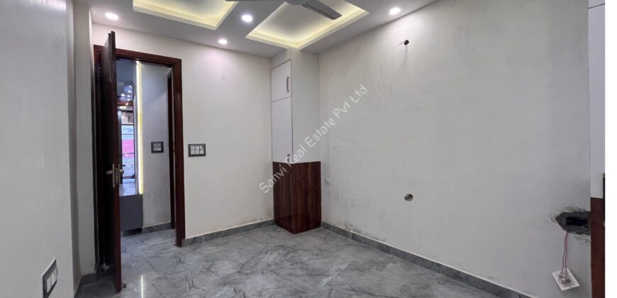 3 BHK Builder Flat in Uttam Nagar | Semi Furnished Flat in Uttam Nagar