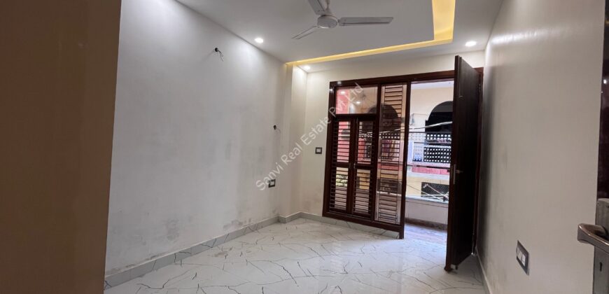 3 BHK Builder Flat in Uttam Nagar | Semi Furnished Flat in Uttam Nagar