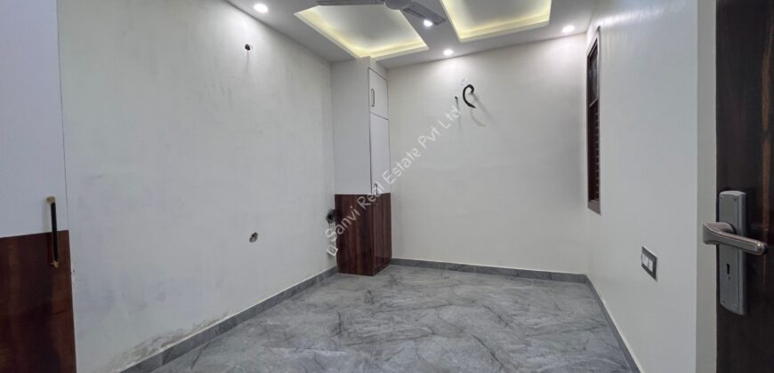 3 BHK Builder Flat in Uttam Nagar | Semi Furnished Flat in Uttam Nagar