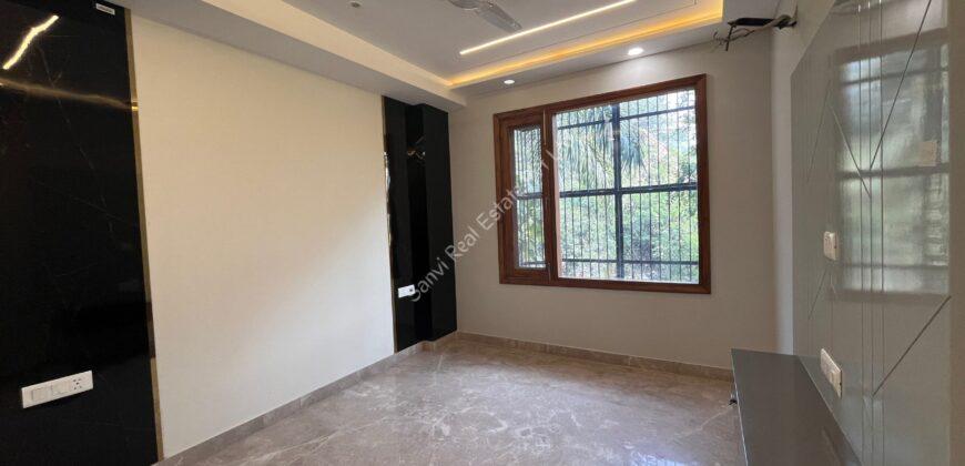 3 BHK Spacious Flat in Paschim Vihar with Lift & Car Parking Facilities