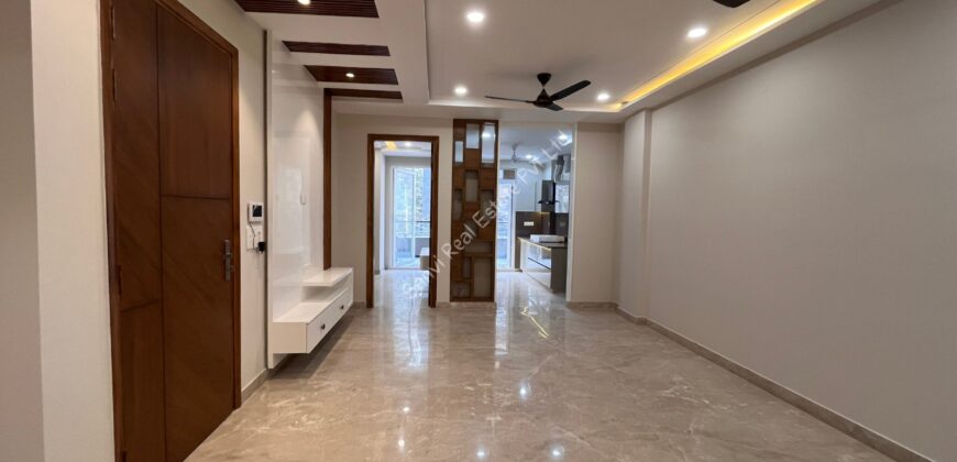 3 BHK Spacious Flat in Paschim Vihar with Lift & Car Parking Facilities