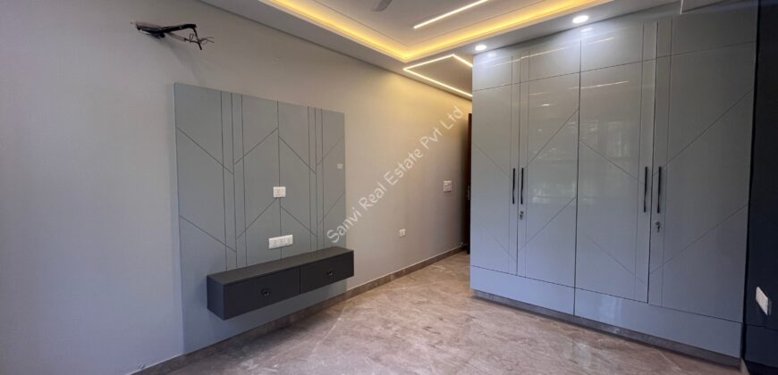 3 BHK Spacious Flat in Paschim Vihar with Lift & Car Parking Facilities