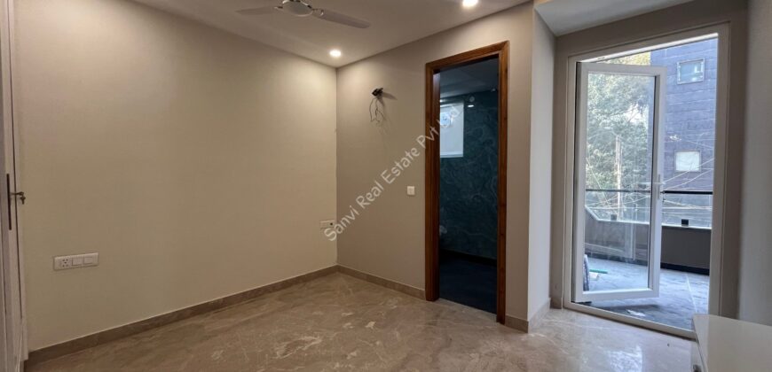 3 BHK Spacious Flat in Paschim Vihar with Lift & Car Parking Facilities