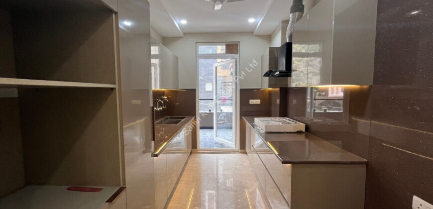 3 BHK Spacious Flat in Paschim Vihar with Lift & Car Parking Facilities