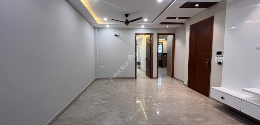 3 BHK Spacious Flat in Paschim Vihar with Lift & Car Parking Facilities