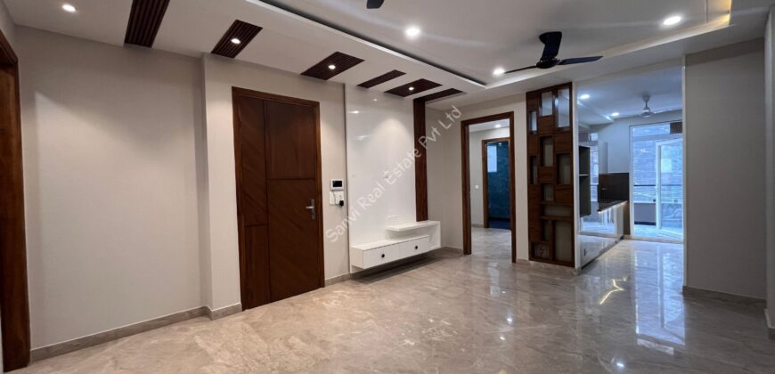 3 BHK Spacious Flat in Paschim Vihar with Lift & Car Parking Facilities