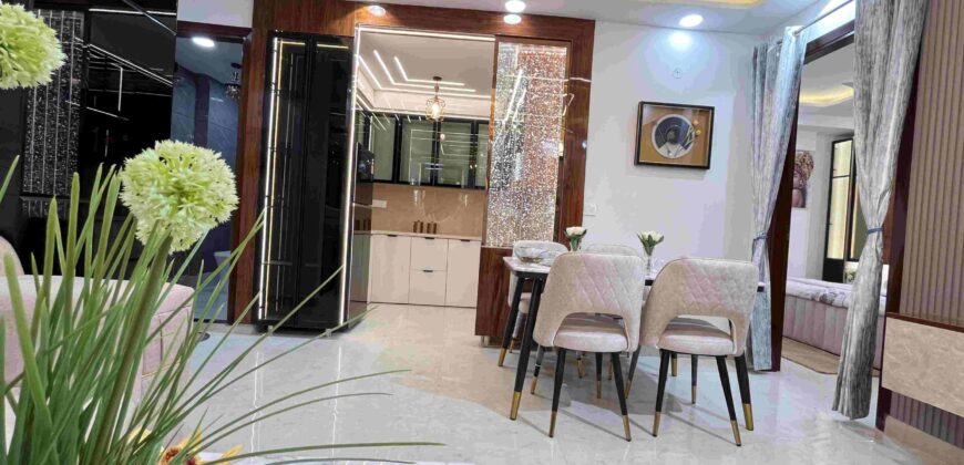 4 BHK Luxurious Flat in Uttam Nagar | Spacious Ventilated 4 BHK Flat