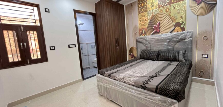 Low Cost Society 3 BHK Flat with Terrace Garden in Dwarka Mor, Delhi