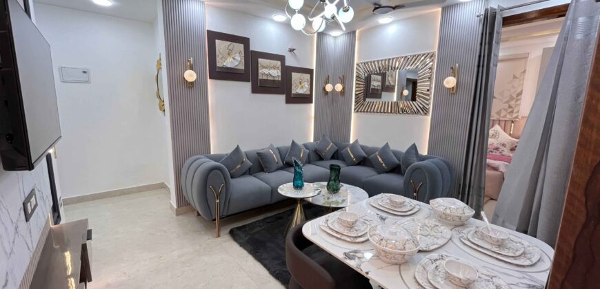 Society में 3BHK Flat Waiting Area & Kids Room के साथ | 3 BHK Flat in Vipin Garden, Delhi