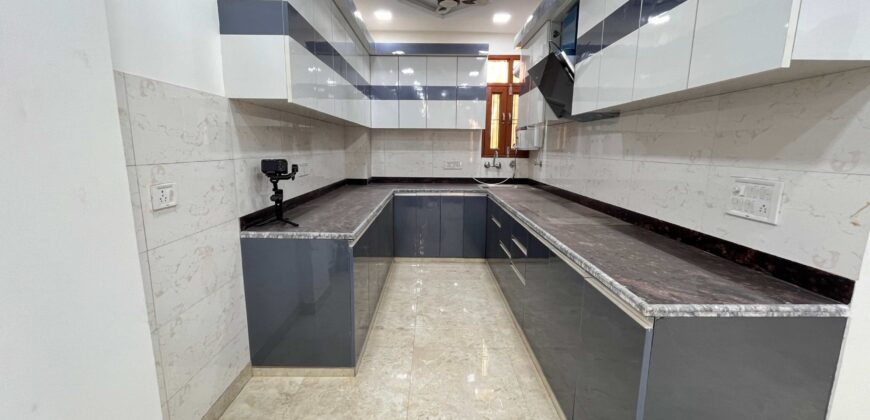 Low Cost 3 BHK Flat in Dwarka Mor, Delhi | Affordable Spacious 3 BHK Flat in Delhi