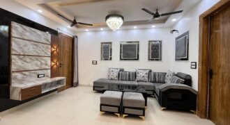 Affordable 3 BHK Flat in Sainik Nagar, Dwarka Mor | 3 BHK Fully Furnished Property in Delhi