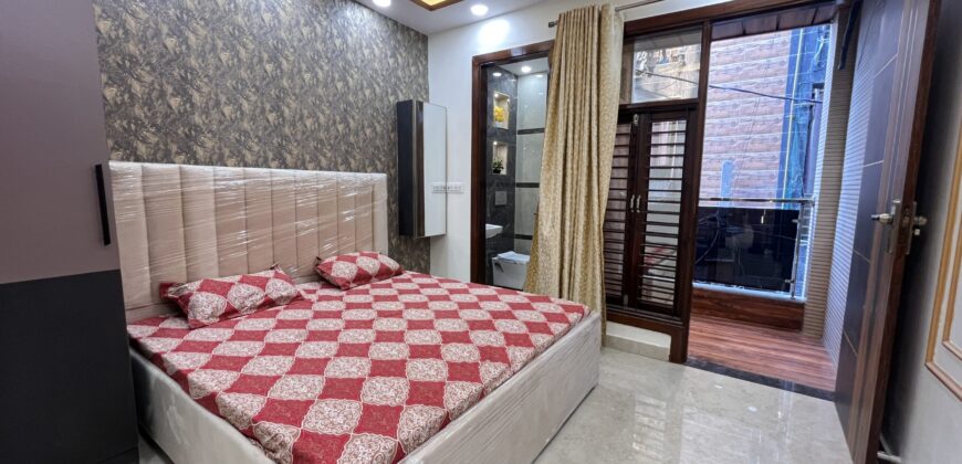 Affordable 2 BHK Flat with Lift & Car Parking | Font Side Lavish 2 BHK Flat in Dwarka Mor