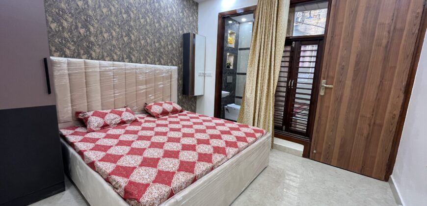 Affordable 2 BHK Flat with Lift & Car Parking | Font Side Lavish 2 BHK Flat in Dwarka Mor