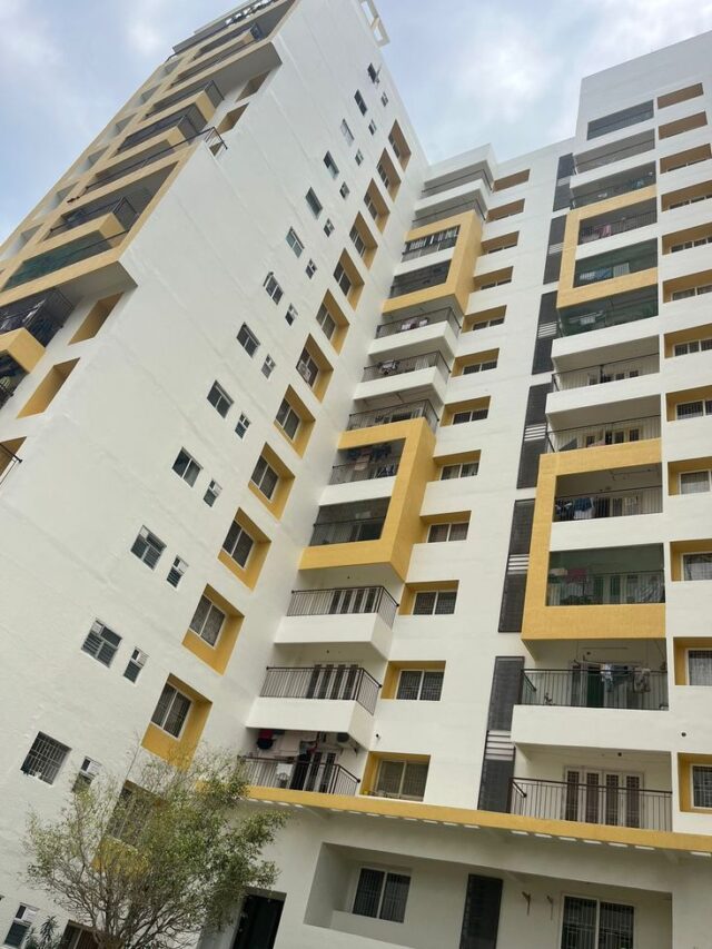4 BHK Flat in Dwarka Mor